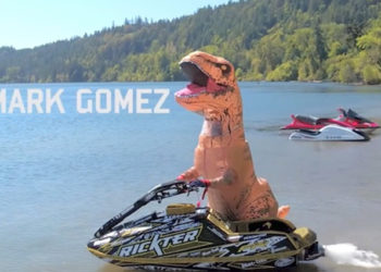 Quand un T-Rex fait du Jet-Ski comme un dieu !