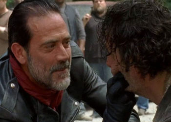 The Walking Dead Saison 7 (Spoiler) : Le premier épisode insoutenable qui choc les fans !