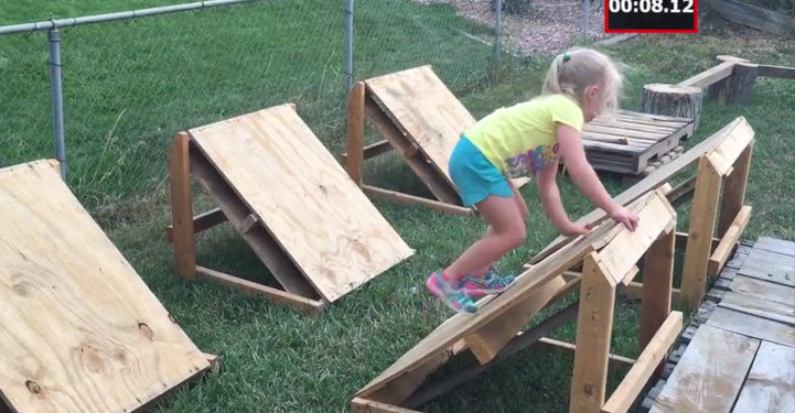 Regardez ce papa qui construit un parcours « Ninja Warrior » pour sa petite fille !
