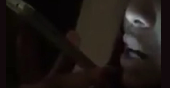 Elle arrive à parfaitement imiter la voix d’un répondeur téléphonique !