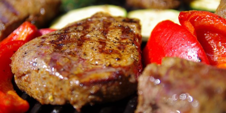 Seine-Saint-Denis : Parce que son steak est mal cuit, il poignarde son colocataire !