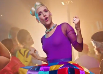 La Youtubeuse Natoo jugée par Chris Marques dans son nouveau clip « Je sais pas danser »