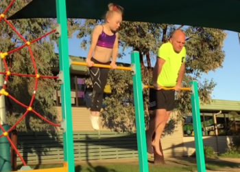 Quand papa essaie de copier les mouvements gymnastique de sa fille !
