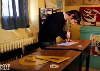 Envoyé Spécial : Sans aucunes connaissances, il parvient à se faire embaucher en tant que prof de Math dans un collège !