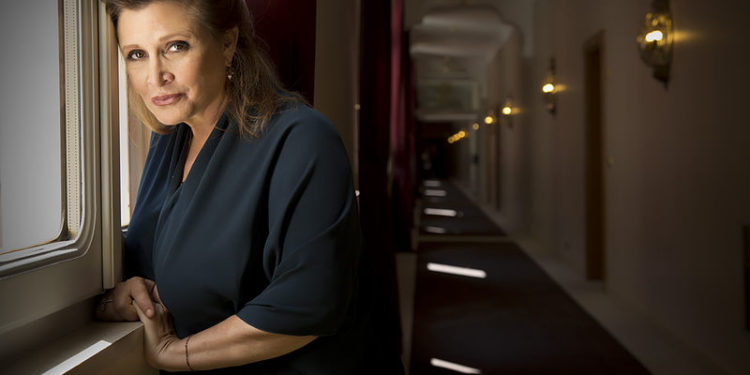 L’héroïne de Star Wars, Carrie Fisher allias princesse leia victime d’une importante crise cardiaque à bord d’un avion !
