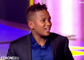 Téléthon : La jolie bourde d’un chanteur du groupe Kids United qui demande au public de se lever !