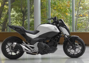 CES 2017 : Riding Assist, la moto de chez Honda qui tient toute seule en équilibre !