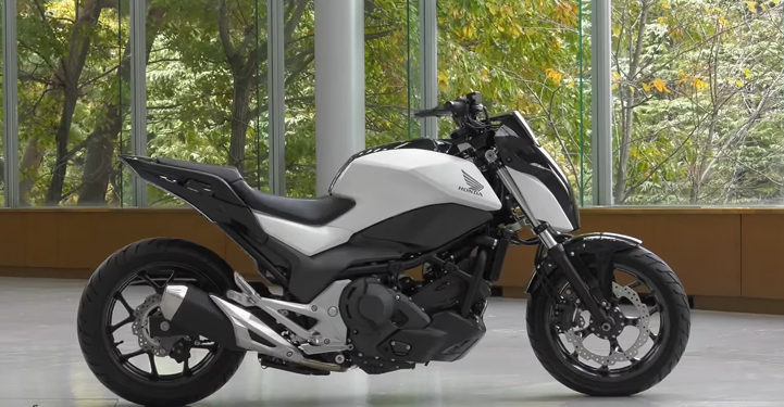CES 2017 : Riding Assist, la moto de chez Honda qui tient toute seule en équilibre !