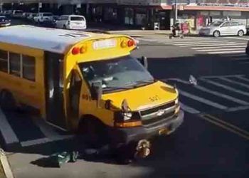 Une femme percutée par un bus scolaire à New York alors qu’elle traversait un passage piéton !