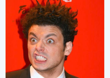 Kev adams se moque des magazines people qui révèlent que l’humoriste est en couple avec Iris Mittenaere !