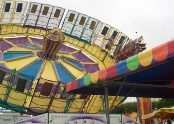 Regardez l’incroyable accident d’un manège « Tagada » qui se renverse !