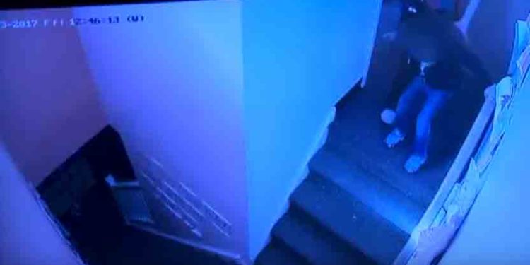 États-Unis : Une petite fille de quatre ans poussée dans les escaliers par une assistante maternelle !