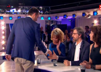 Clémentine Célarié ne serre pas la main de Florian Philippot invité dans l’émission « ONPC »