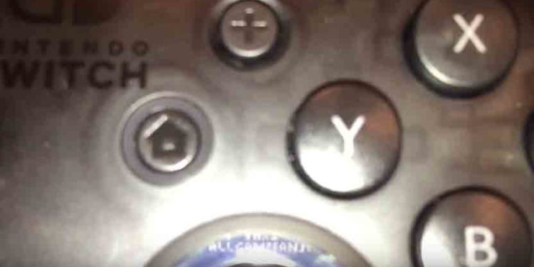 Nintendo Switch : Un message de Nintendo pour les fans caché dans sa manette pro !