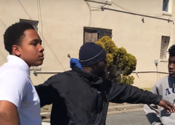 États-Unis : Il sépare deux adolescents d&rsquo;une bagarre et devient la star du net après leur avoir demandé de se serrer la main !