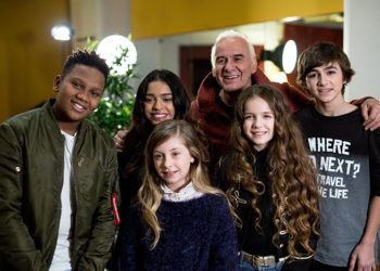 Découvrez « Chante la vie chante », l’album anniversaire des plus grands titres de Michel Fugain !