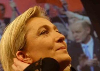 Meeting du FN : Une Femen fait irruption sur scène