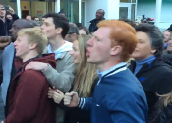 Un militant de Fillon énnervé contre la presse