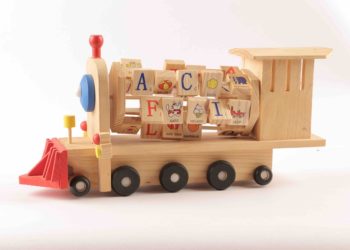 La réponse « cute  » d&rsquo;une petite fille à sa maman qui lui fait apprendre l&rsquo;alphabet !