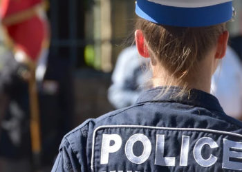 policière