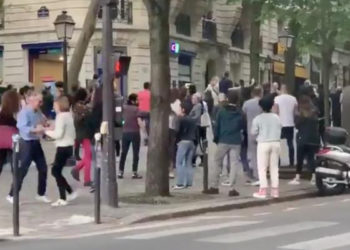 Paris. Polémique après une vidéo montrant des parisiens danser sur Dalida en pleine rue pendant la période de confinement