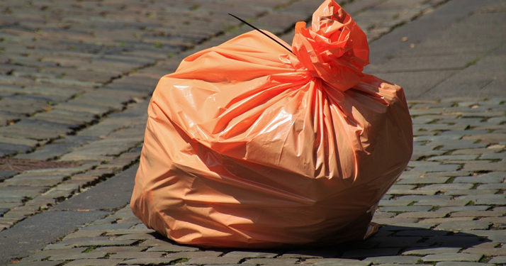 Ils se déguisent en… sac poubelle pour sortir pendant le confinement