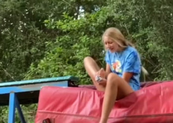 Texas : Une pom-pom girl ne se rend pas compte qu’elle vient d’être mordue par un serpent