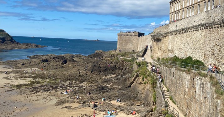 Un obus de la Seconde Guerre mondiale découvert sur une plage de Saint-Malo