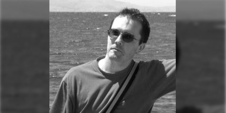 Mort de Samuel Paty : Découvrez la Une de Charlie Hebdo intitulée « La République décapitée », à paraître ce mercredi