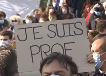 Décès de Samuel Paty : Des milliers de personnes rassemblées Place de la République à Paris