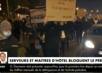 Paris : Des dizaines de serveurs, maîtres d'hôtel, cuisiniers bloquent le périphérique 1
