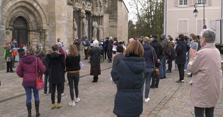 Réouverture des lieux cultes : la colère des catholiques après la jauge fixée par Emmanuel Macron