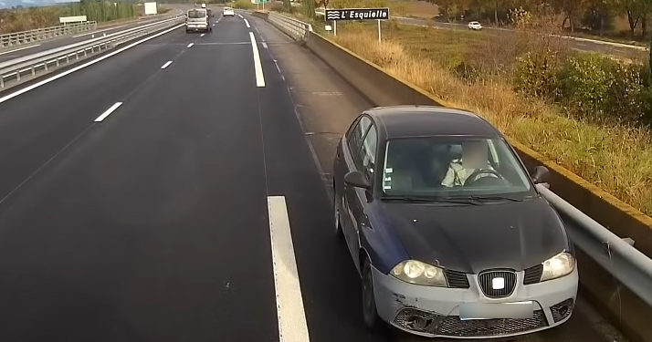Nîmes. Regardez ce routier qui parvient à stopper une voiture à contresens sur la N106