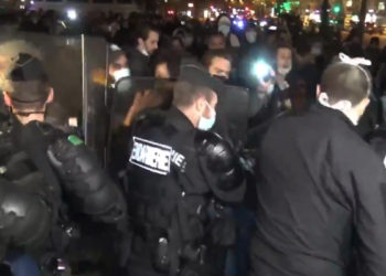 Paris. Des associations installent près de 500 tentes pour demander de l’aide pour les migrants, place de la République