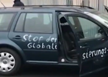 Allemagne : Une voiture fonce sur le portail de la chancelière Angela Merkel