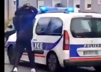 Pantin. Les images violentes de policiers pris à partie par plusieurs jeunes