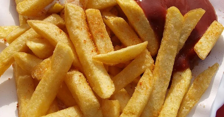 Angleterre. Elle décongèle des frites par accident : Son compagnon l’étrangle à mort, la démembre et jette les morceaux de son corps dans des sacs-poubelles
