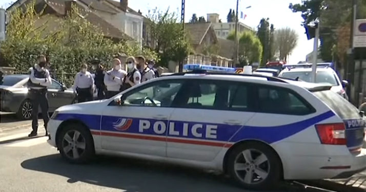 Attaque au couteau à Rambouillet : Une policière tuée dans le sas de son commissariat, l’assaillant a été tué