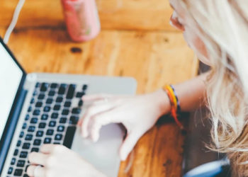 École à la maison. Succession de problèmes pour la plateforme du CNED