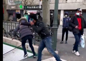 Paris : La vidéo d’une femme poussée dans les escaliers du métro parisien choc