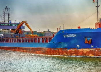 La première femme capitaine de la marine égyptienne accusée d’avoir bloqué le canal de Suez alors qu’elle n’y était même pas