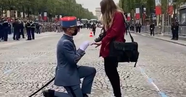 14 juillet. La jolie demande en mariage  inattendue d’un militaire à sa compagne sur les Champs-Élysées juste avant le défilé