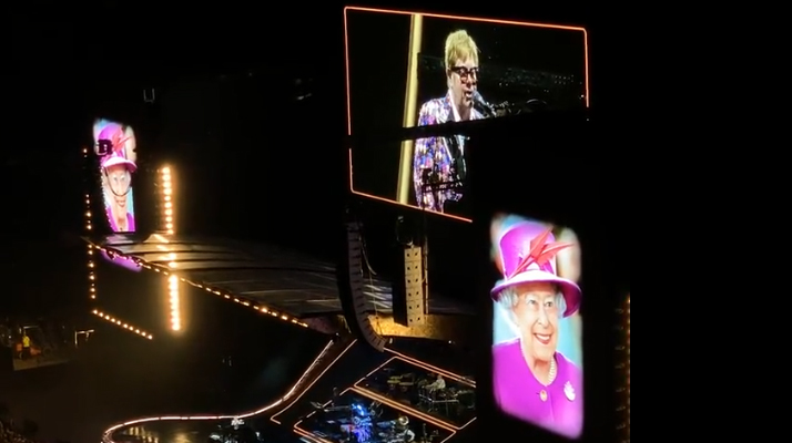 Décès Elizabeth II : l’hommage poignant du chanteur Elton John à la Reine