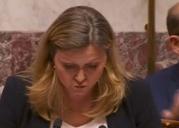 49.3. La motion de censure n’a pas été adoptée à 9 voix près