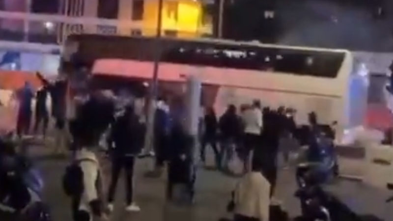 Le match entre l&rsquo;OM et l&rsquo;OL reporté après le caillassage du bus des lyonnais par des supporters de Marseille