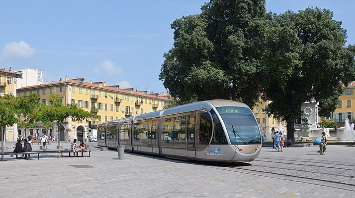 Nice. Une femme agressée à coups de cutter à la gorge en sortant du tramway