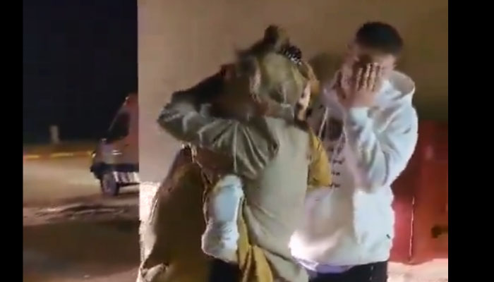 Conflit israélo-palestinien : les images de joie de la famille de la Franco-Israélienne, Mia Schem, retrouvant leur fille après plusieurs jours de captivité