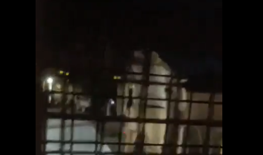 Les images surréalistes de neufs migrants qui parviennent à s&rsquo;évader du centre de rétention de Nice