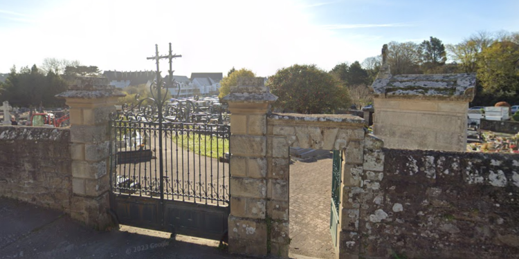 La tombe de Jean-Marie Le Pen vandalisée à La Trinité-sur-Mer