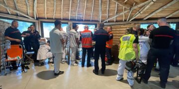 Quinze personnes blessées après plusieurs impacts de foudre au zoo de la Barben